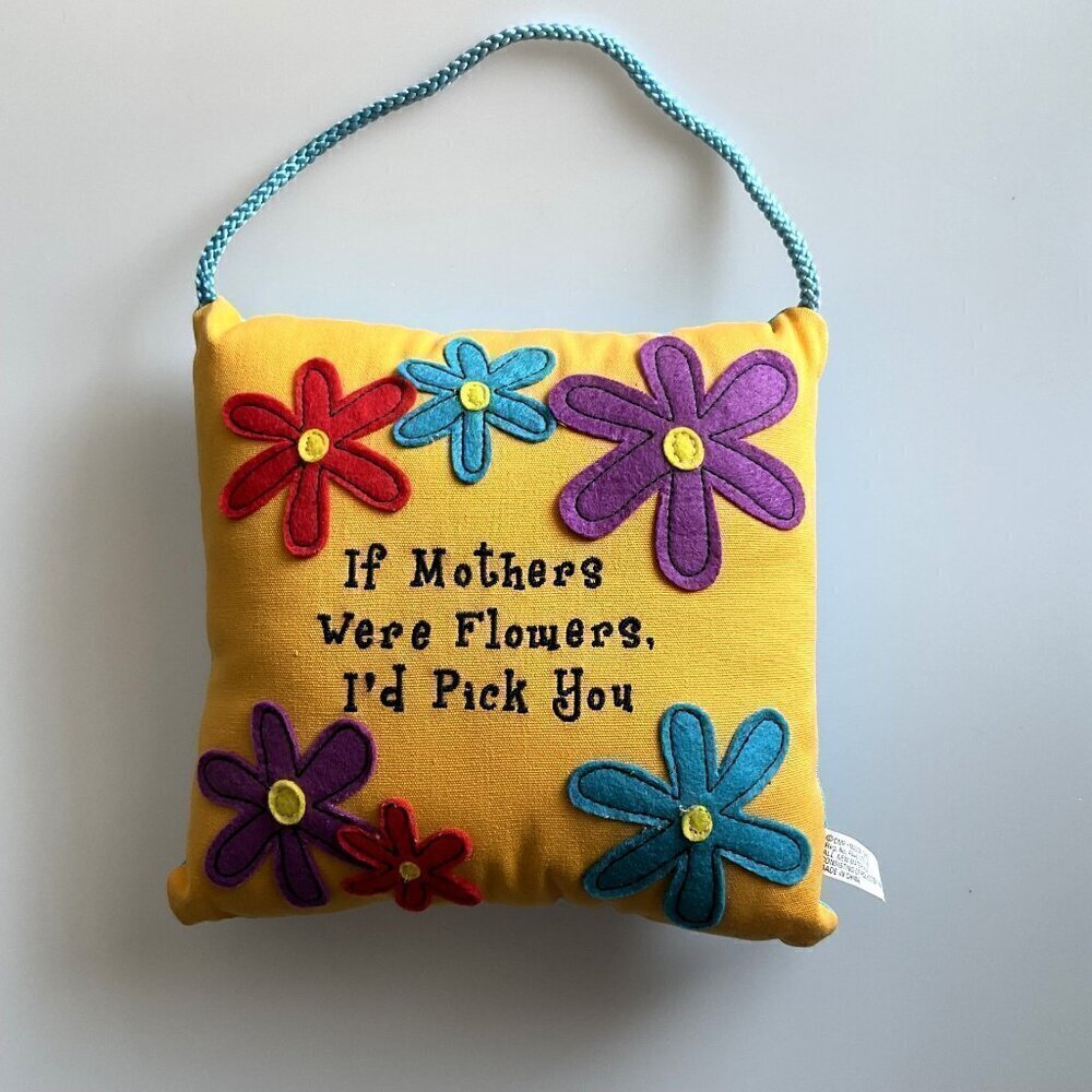 MOTHERS  HANGING PILLOW DÉCOR